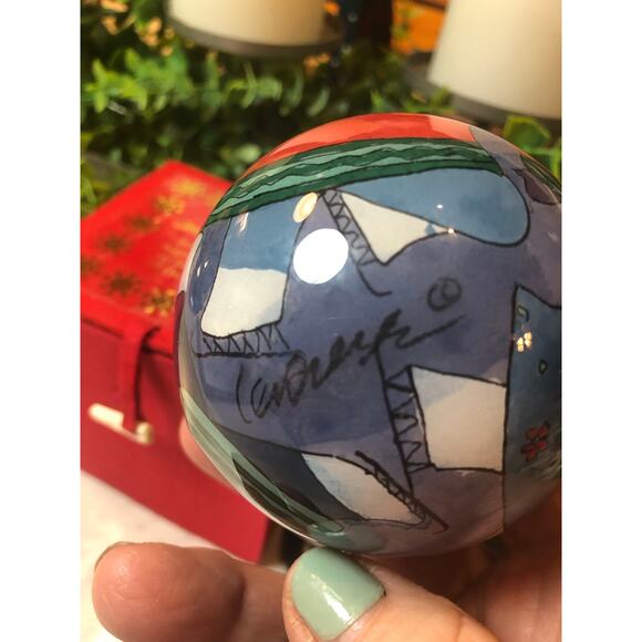“Li Bien” One of a kind Christmas ornament. Eskimos skating hand-painted signed. - Picture 8 of 10